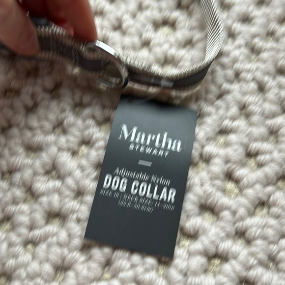 NWT MARTHA STEWART ADJUSTABLE
NYLON DOG COLLAR gray. Size 16 (neck 14-20”) - Picture 7 of 9